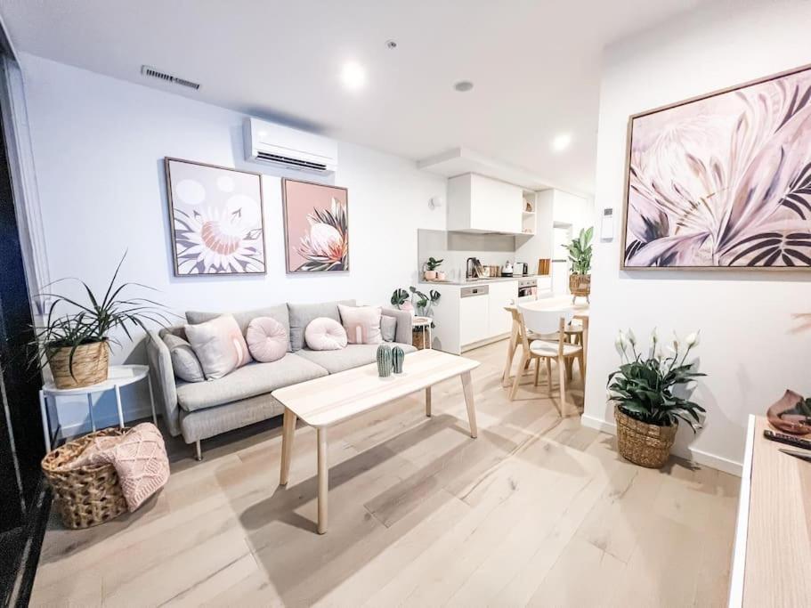 Apartment Centre - Pool - Parking - Self Check-in *
