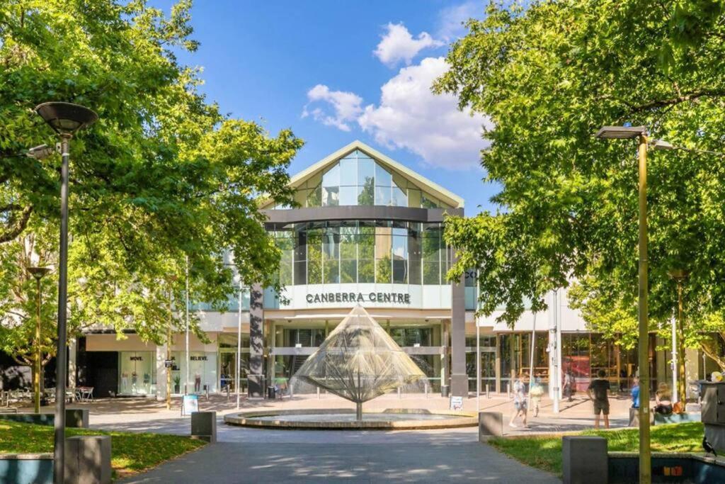 Apartment Centre - Pool - Parking - Self Check-in *